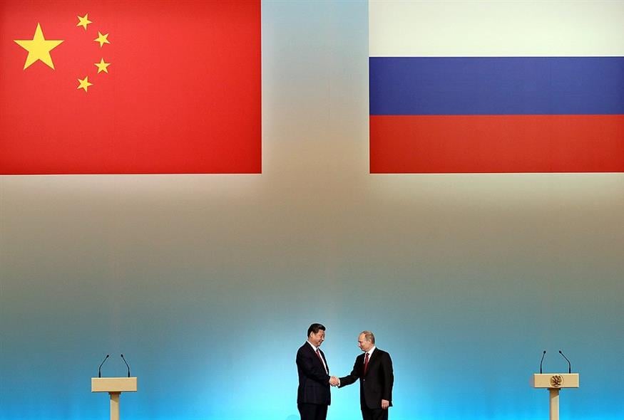 Ο Βλαντιμίρ Πούτιν και ο Σι Τζινπίνγκ κατά τη διάρκεια διάσκεψης στη Σανγκάη/Associated Press