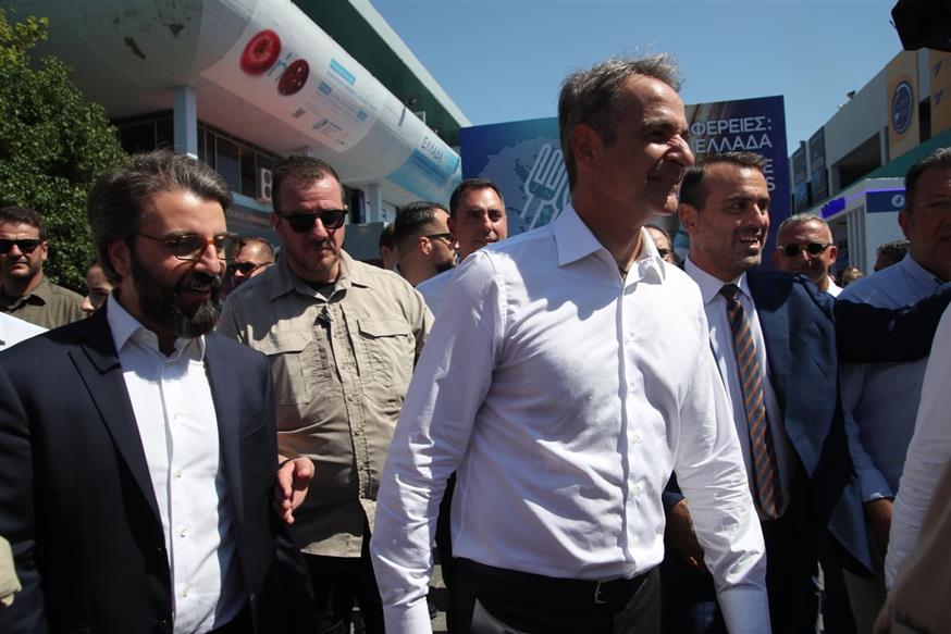 Στο περίπτερο του περίπτερο του OPEN TV, της Ημερησίας και του Έθνους ο Μητσοτάκης/Eurokinissi