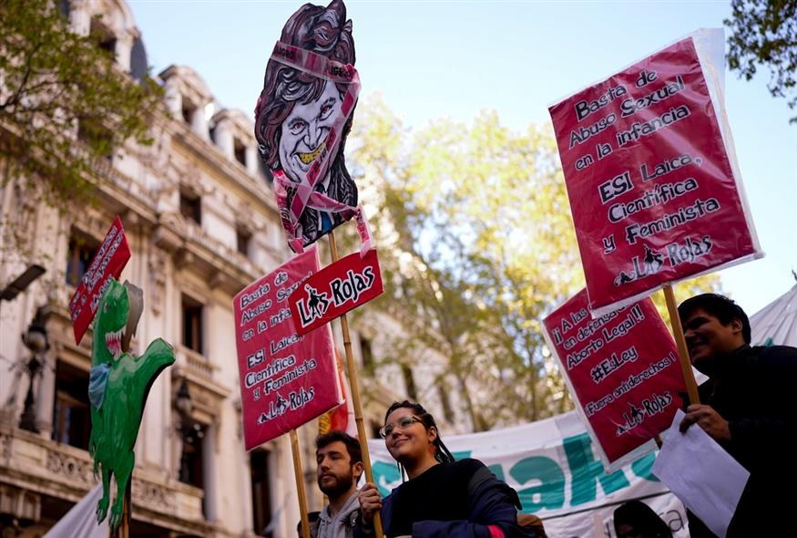 Αργεντινή: Χιλιάδες γυναίκες διαδήλωσαν για το δικαίωμα στην άμβλωση (AP)