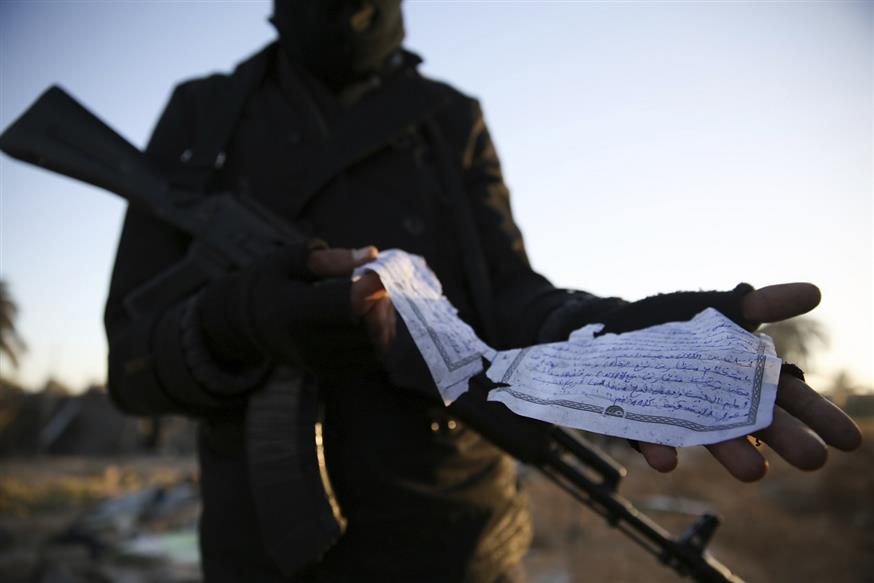 Με το δάχτυλο στη σκανδάλη στη Λιβύη (AP Photo/Mohamed Ben Khalifa, File)