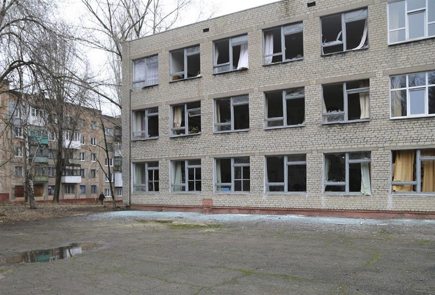 Βομβαρδισμένο σχολείο στην Ανατολική Ουκρανία (Associated Press)