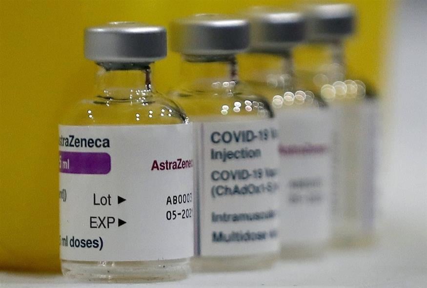 Για πρώτη φορά η AstraZeneca παραδέχεται ότι, το εμβόλιό της για τον κορονοϊό, μπορεί να προκαλέσει παρενέργειες (φωτογραφία αρχείου/ Associated Press)
