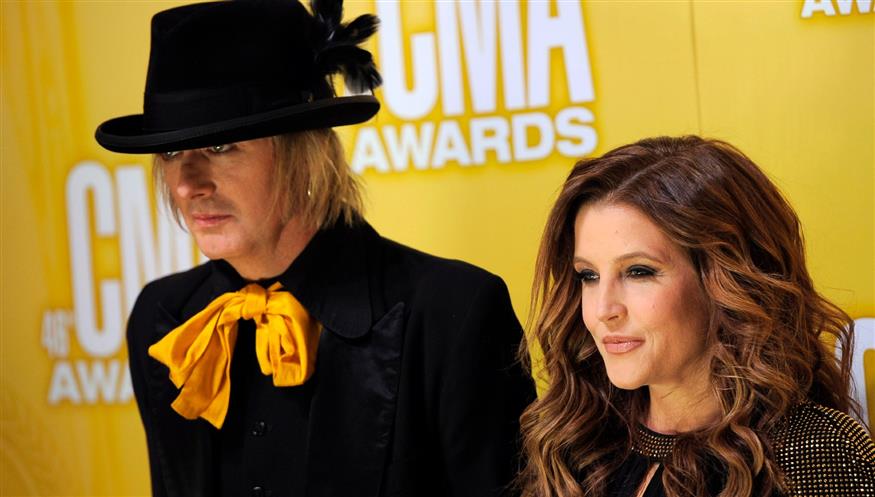 Michael Lockwood και Lisa Marie Presley (Photo by Chris Pizzello/Invision/AP)