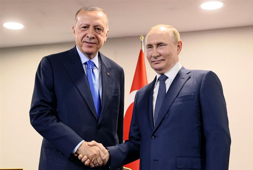 Στιγμιότυπο από παλαιότερη συνάντηση του Τούρκου Προέδρου, Ρετζέπ Ταγίπ Ερντογάν με τον Ρώσο ομόλογό του Βλαντιμιρ Πούτιν / AP Photo