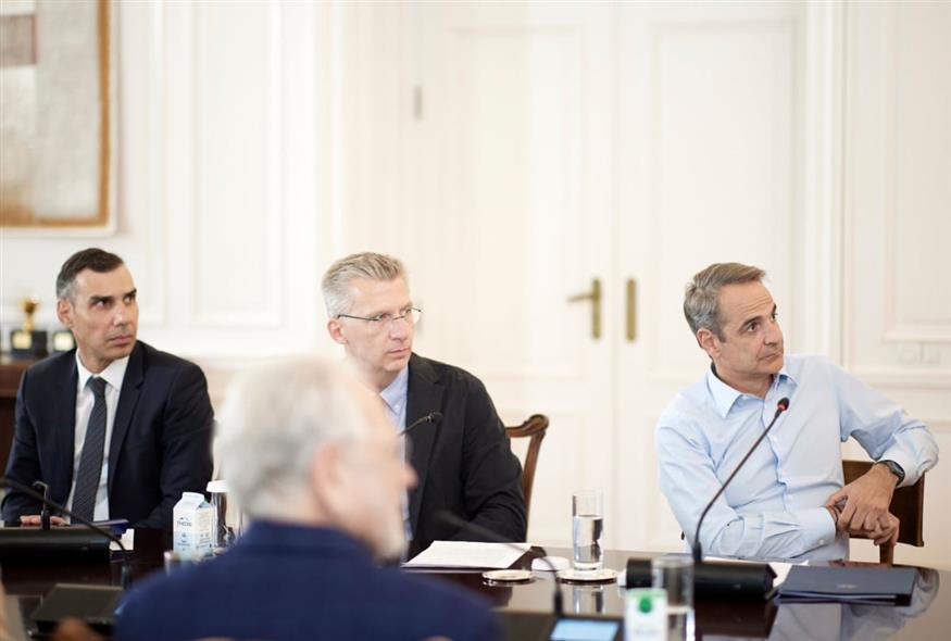 Τηλεδιάσκεψη στο Μέγαρο Μαξίμου με Έλληνες γιατρούς που ζουν στις ΗΠΑ/Γραφείο Τύπου του πρωθυπουργού