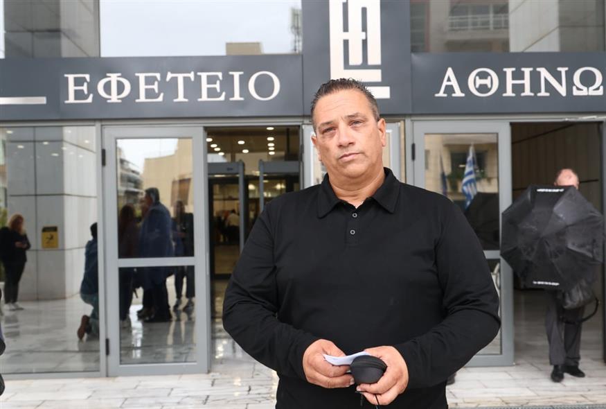 Ο πατέρας της Κυριακής Γρίβα στο Εφετείο (ΓΙΑΝΝΗΣ ΠΑΝΑΓΟΠΟΥΛΟΣ/EUROKINISSI) Ο πατέρας της Κυριακής Γρίβα στο Εφετείο (ΓΙΑΝΝΗΣ ΠΑΝΑΓΟΠΟΥΛΟΣ/EUROKINISSI)