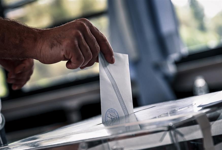 Η εκλογική διαδικασία στο Ηράκλειο (ΣΤΕΦΑΝΟΣ ΡΑΠΑΝΗΣ/EUROKINISSI)