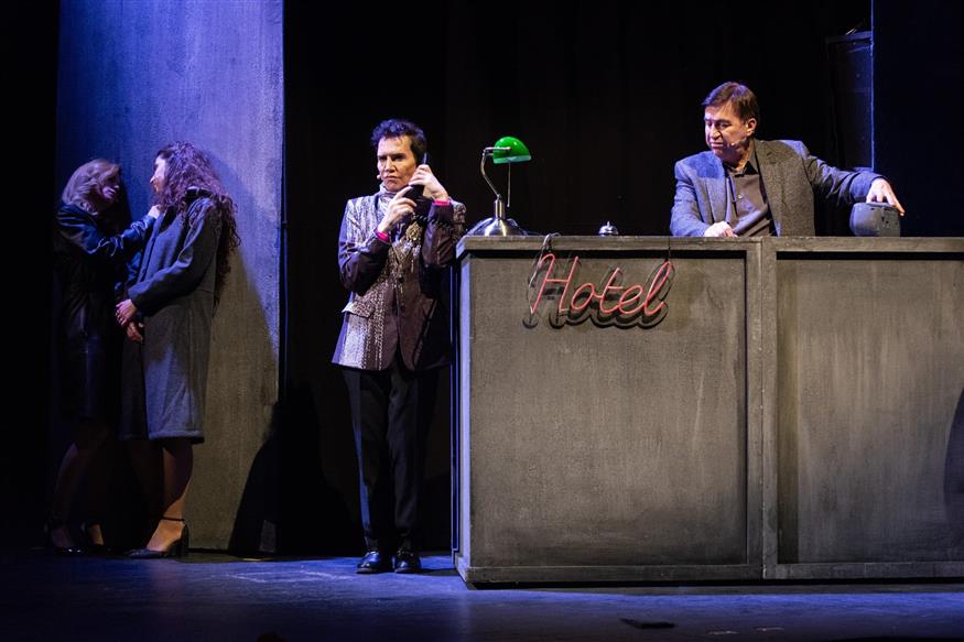 Αυτή η νύχτα μένει