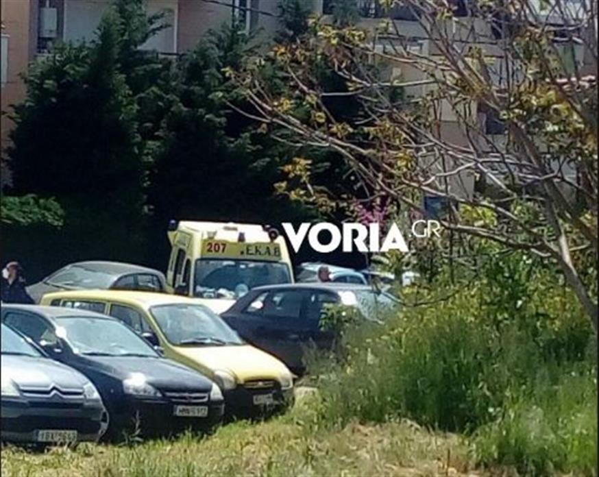 Ασθενοφόρο στο σημείο της τραγωδίας (voria.gr)