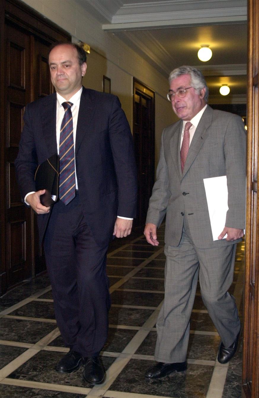 Σάββας Τσιτουρίδης και Αριστοτέλης Παυλίδης σε συνεδρίαση του υπουργικού συμβουλίου το 2004