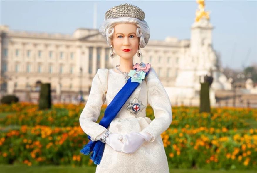 Η βασίλισσα Ελισάβετ έγινε Barbie/ Instagram