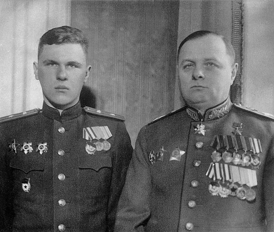 O Κίριλ Μερετσκόφ, δεξιά, με τον γιό του Βλάντιμιρ.