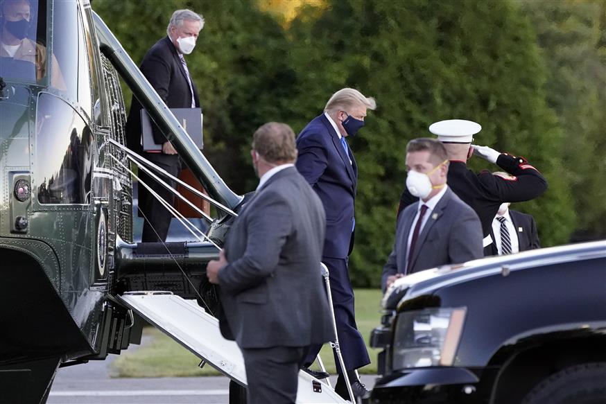 Ο Ντόναλντ Τραμπ φτάνει στο στρατιωτικό νοσοκομείο (Ap Images)