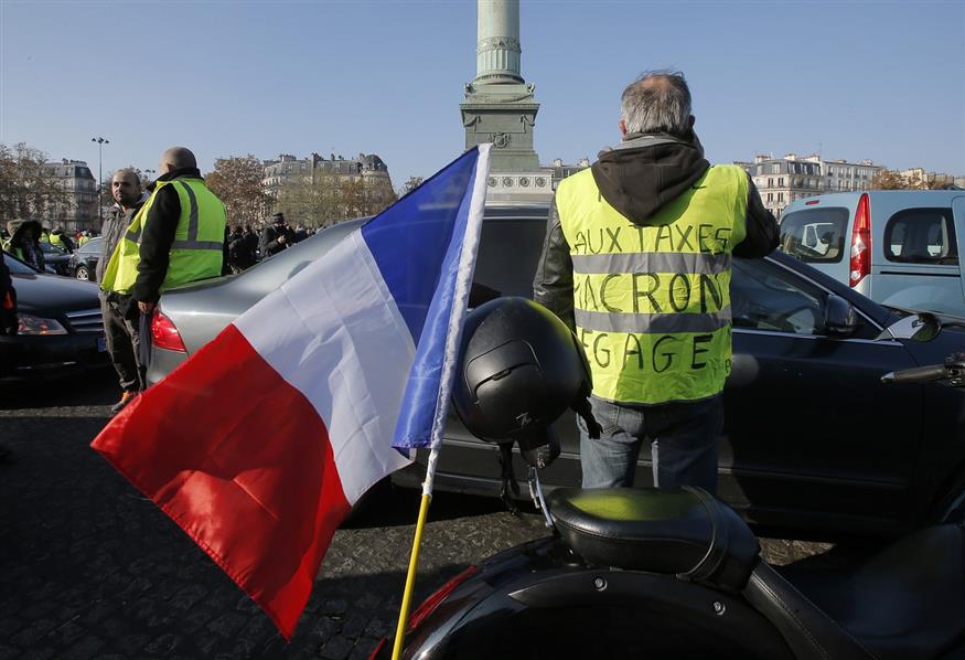 Φωτογραφία από τις συγκεντρώσεις διαμαρτυρίας στη Γαλλία (AP)