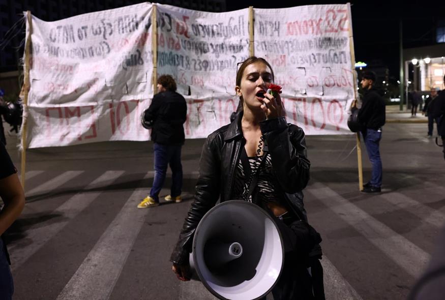 Χιλιάδες άνθρωποι στην πορεία του Πολυτεχνείου (INTIME)