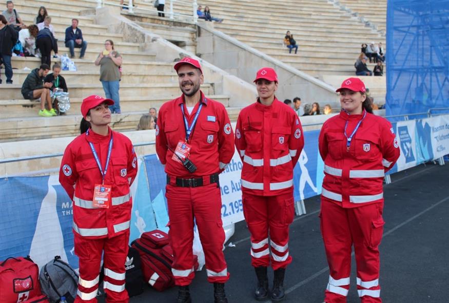 Αυθεντικός Μαραθώνιος Αθήνας:  Οι εθελοντές του Ερυθρού Σταυρού έκαναν τη διαφορά σε άλλη μία μεγάλη διοργάνωση