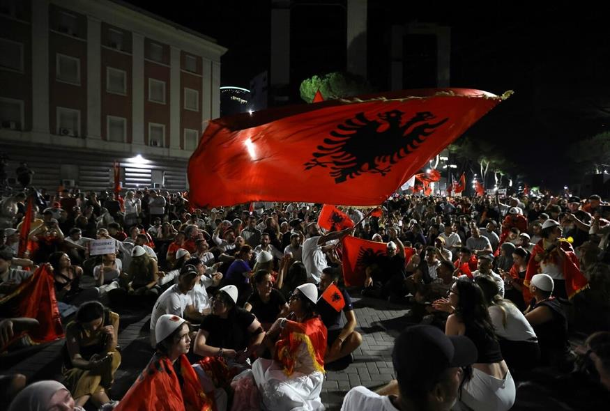 Διαδηλώσεις στην Αλβανία κατά της επένδυσης Κούσνερ/AP Διαδηλώσεις στην Αλβανία κατά της επένδυσης Κούσνερ/AP