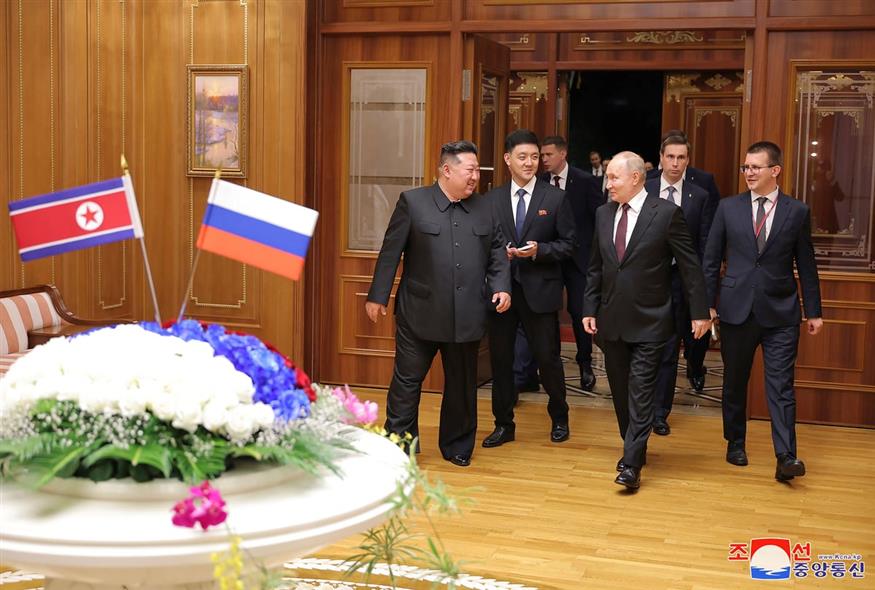 Στη Βόρεια Κορέα ο Πούτιν - Εικόνες από τη συνάντηση με τον Κιμ Γιονγκ Ουν (gallery-AP)
