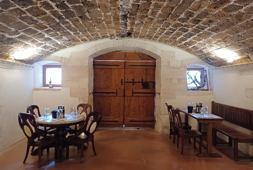 Αποψη από τους χώρους γευσιγνωσίας της Μονής Αγίας Τριάδας Τζαγκαρόλων | © Χριστίνα Τσαμουρά Αποψη από τους χώρους γευσιγνωσίας της Μονής Αγίας Τριάδας Τζαγκαρόλων | © Χριστίνα Τσαμουρά