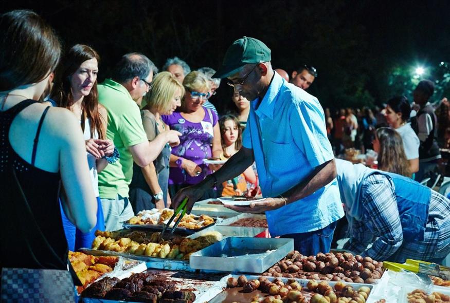 Οι μεταναστευτικές κουζίνες παίρνουν φωτιά στο Αντιρατσιστικό Φεστιβάλ Αθήνας