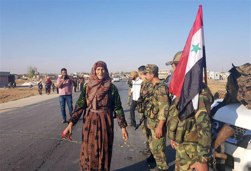 Ο στρατός της Συρίας έχει φτάσει στην Ταλ Ταμρ και οι Σύριοι τους υποδέχονται ως απελευθερωτές (ap)