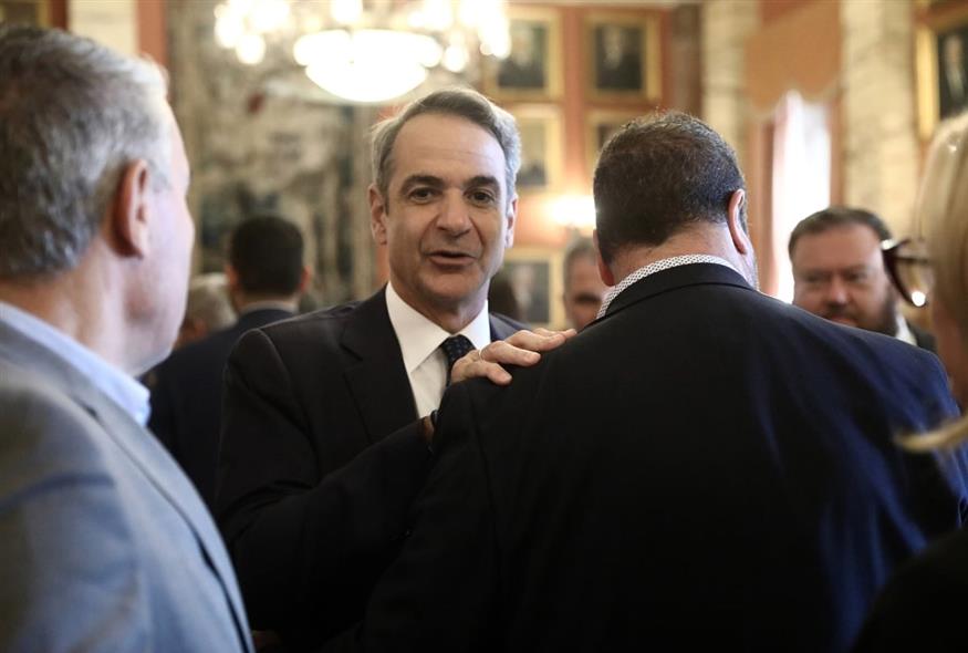 Ο Κ. Μητσοτάκης με βουλευτής της ΝΔ/ΙΝΤΙΜΕ