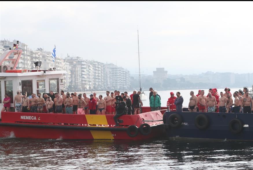 Πλήθος κόσμου στο λιμάνι της Θεσσαλονίκης (EUROKINISSI)