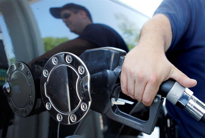 Ακριβό το «φουλάρισμα» σε πετρέλαιο και βενζίνη (AP Photo/Charles Krupa)