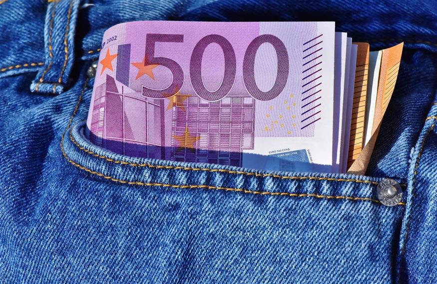 Χρήματα σε τσέπη/pixabay.com