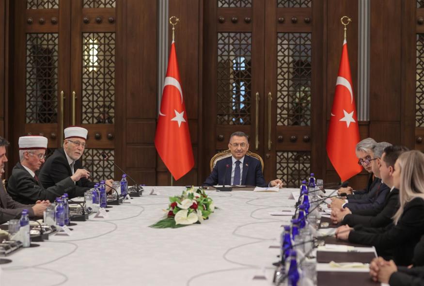 συνάντηση Οκτάι με μέλη του διοικητικού συμβουλίου της «Συμβουλευτικής Επιτροπής της Τουρκικής Μειονότητας Δυτικής Θράκης»/TWITTER/FUAT OKTAY