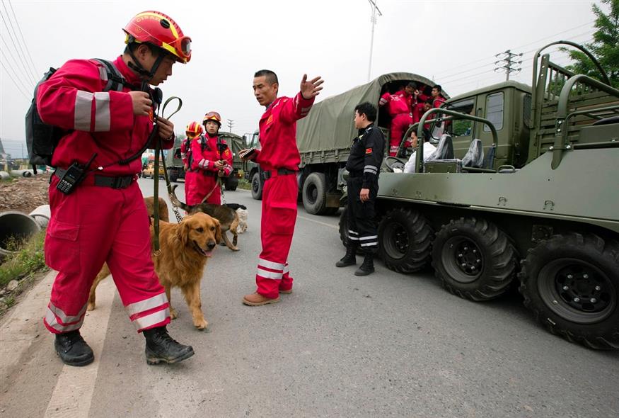 Ομάδες διάσωσης στην Κίνα (AP Photo/Ng Han Guan)