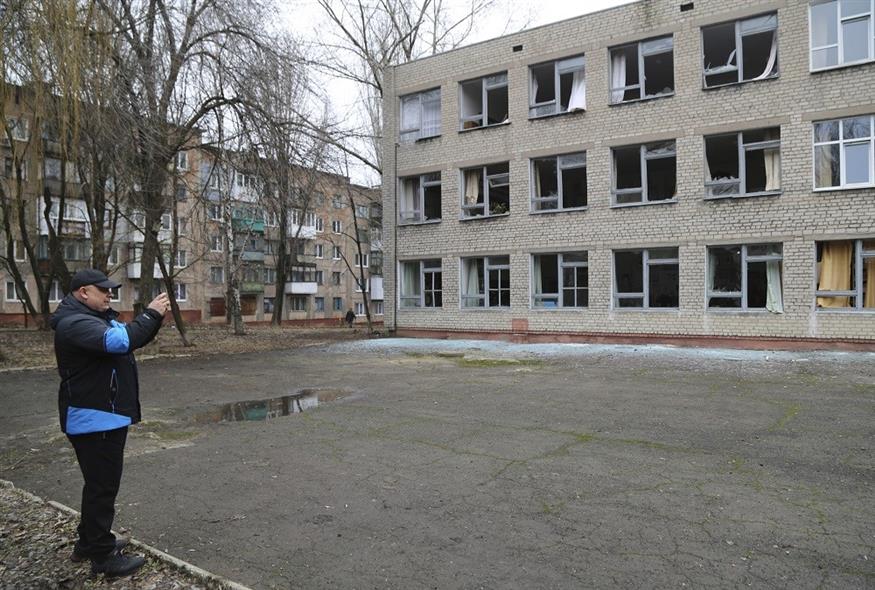Βομβαρδισμένο σχολείο στην ανατολική Ουκρανία (φωτογραφία αρχείου / Associated Press)