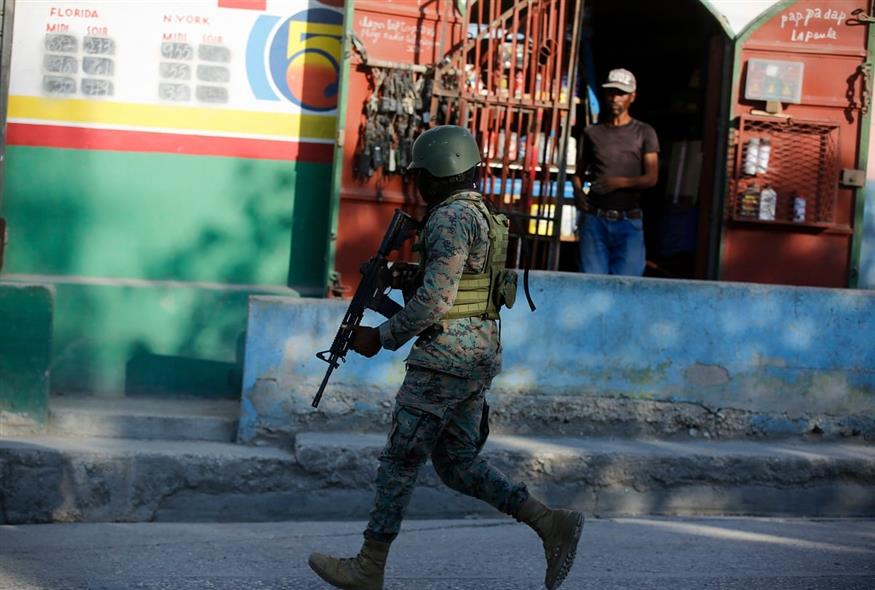 Στρατιώτης από την Αϊτή  (AP Photo/Odelyn Joseph)