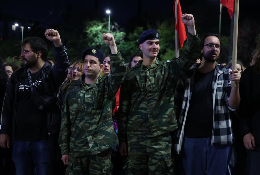 Χιλιάδες άνθρωποι στην πορεία του Πολυτεχνείου (INTIME)