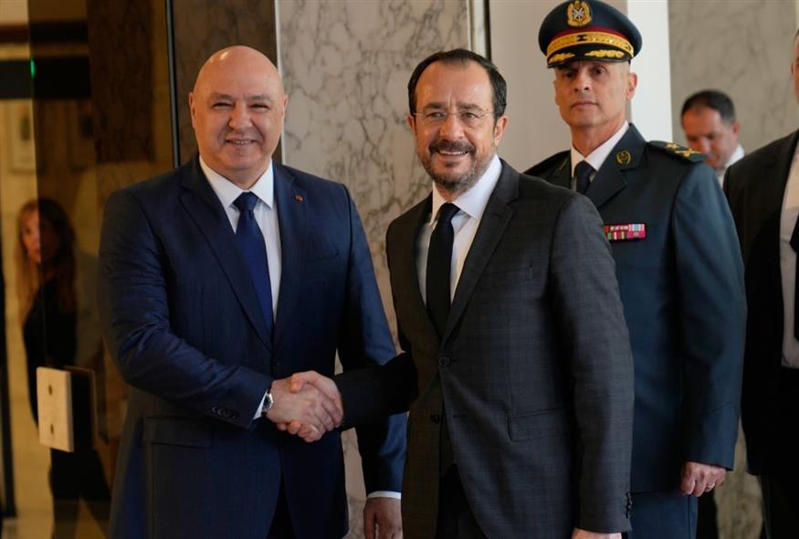 Ο πρόεδρος του Λιβάνου Τζόζεφ Αούν με τον πρόεδρο της Κύπρου Νίκο Χριστοδουλίδη (Hussein Malla/AP)