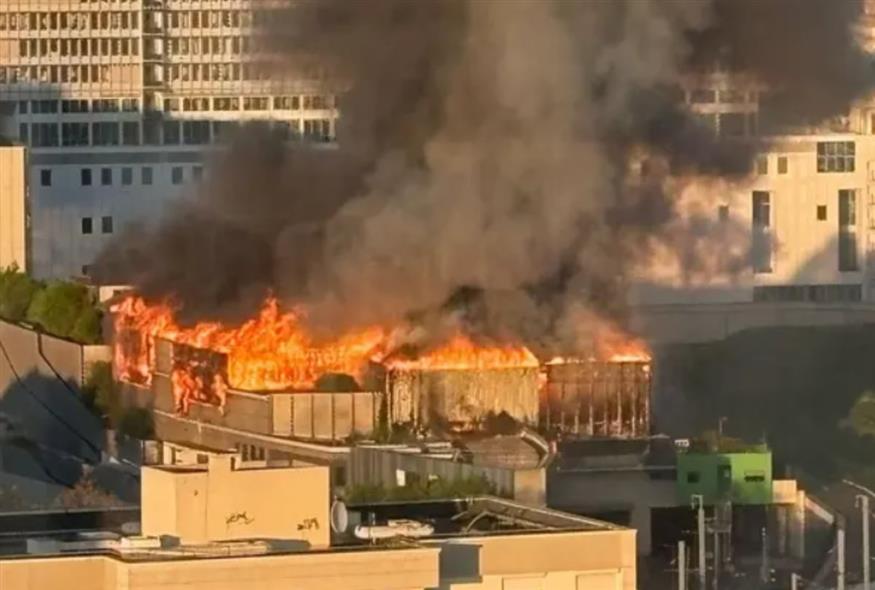 φωτιά στο Παρίσι/Χ