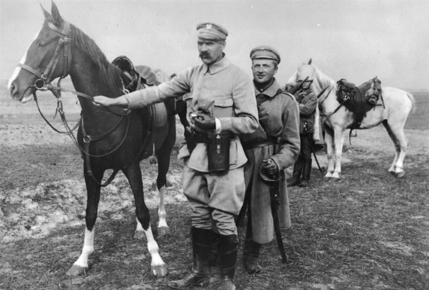 Η θρυλική Kasztanka και πλάι της ο Στρατάρχης Jozef Pilsudski