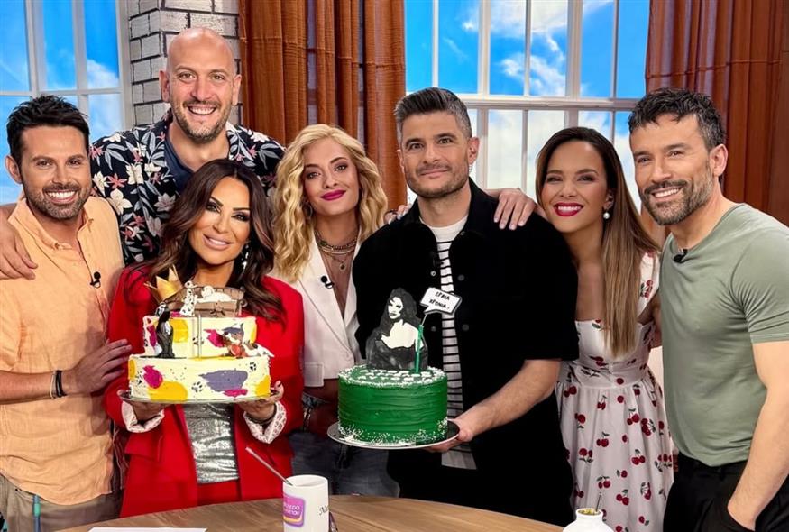 H Ναταλία Γερμανού μαζί με την ομάδα της εκπομπής «Καλύτερα δε γίνεται» (Copyright: Instagram)