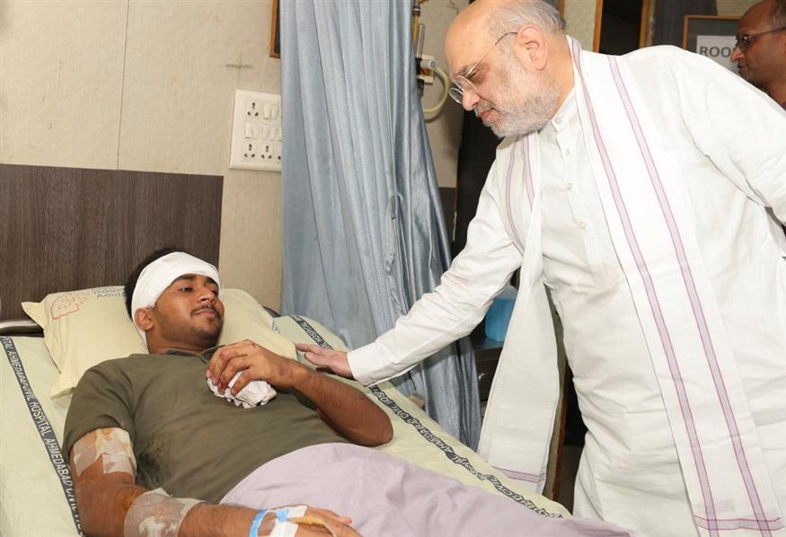 Ο Βισουάς Κουμάρ Ραμές το κατάλαβε καλά πως πάντα κατά τύχη συναντάει κάποιος το πεπρωμένο του... Στο στιγμιότυπο με τον υπουργός Εσωτερικών της Ινδίας Αμίτ Σαχ. /copyright Ap Photos