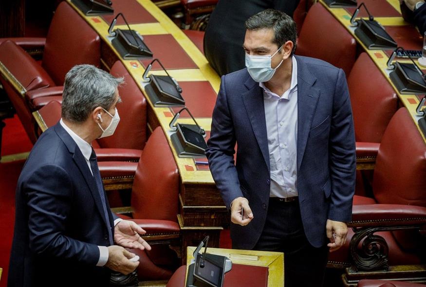 Ο Ανδρέας Λοβέρδος και ο Αλέξης Τσίπρας (EUROKINISSI/ ΓΙΩΡΓΟΣ ΚΟΝΤΑΡΙΝΗΣ)