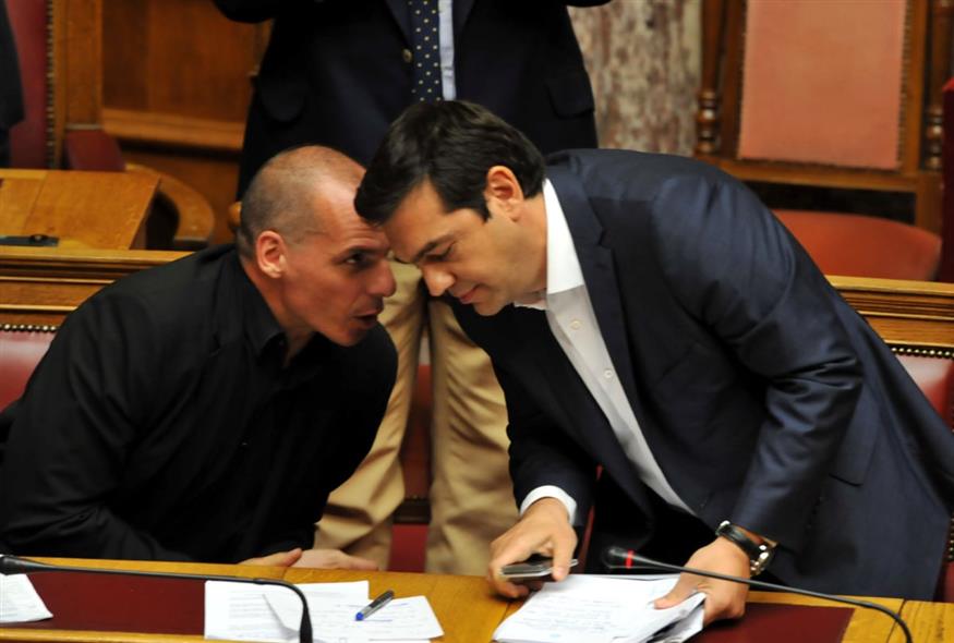 Αλέξης Τσίπρας και Γιάνης Βαρουφάκης (EUROKINISSI/ΤΑΤΙΑΝΑ ΜΠΟΛΑΡΗ)
