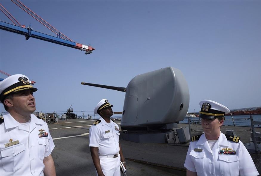 Το USS Arleigh Burke βρίσκεται ελλιμενισμένο στο λιμάνι της Λεμεσού (Associated Press)