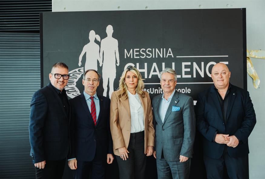 (Από αριστερά: Άκης Τσόλης (Διευθύνων Σύμβουλος ActivemediaGroup), Γιώργος Μαυρωτάς (Γενικός Γραμματέας Αθλητισμού), Άννα Καραμανλή (Υφυπουργός Τουρισμού), Κωστής Λιαρομμάτης (Μέλος Ελληνικής Ολυμπια)