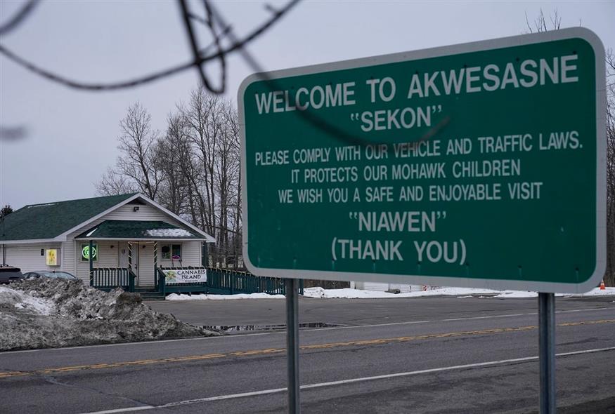 Ταμπέλα κοντά στα σύνορα ΗΠΑ - Καναδά (AP Photo/Seth Wenig)