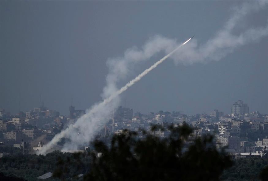 Ρουκέτες από το Ισραήλ στη Γάζα (AP Photo/Leo Correa)