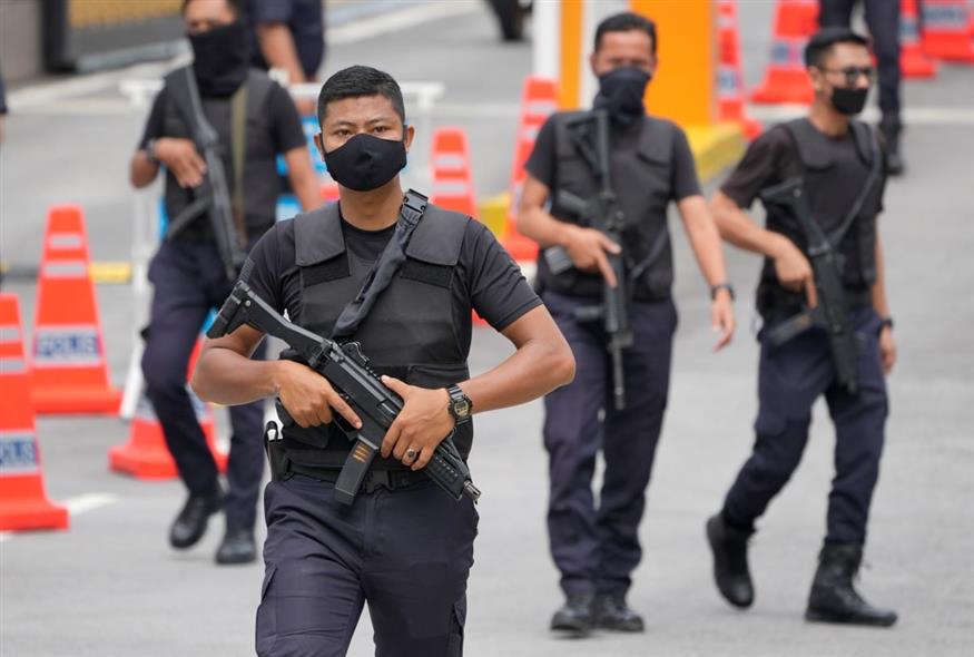 Αστυνομικοί στη Μαλαισία (AP Photo/Vincent Thian)