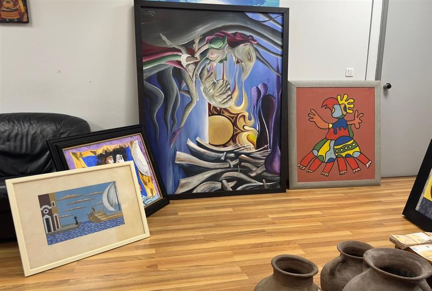 Φωτογραφίες από τα κατασχεθέντα (ΕΛΑΣ) Φωτογραφίες από τα κατασχεθέντα (ΕΛΑΣ)