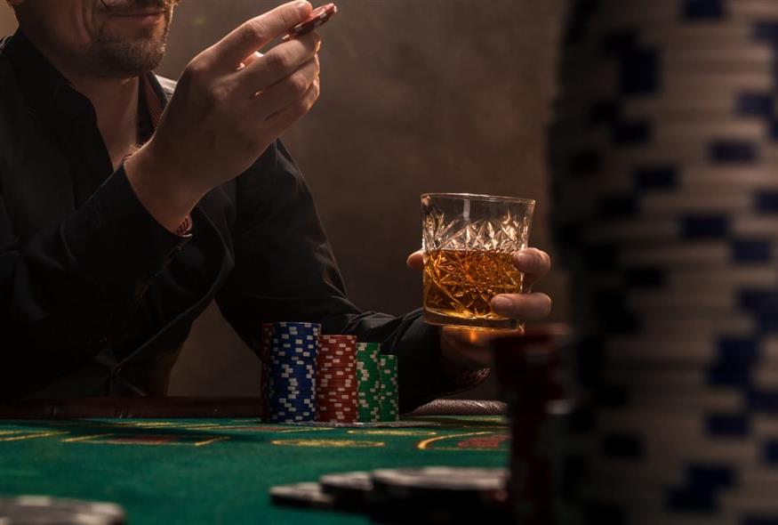 Παιχνίδι πόκερ (freepik)