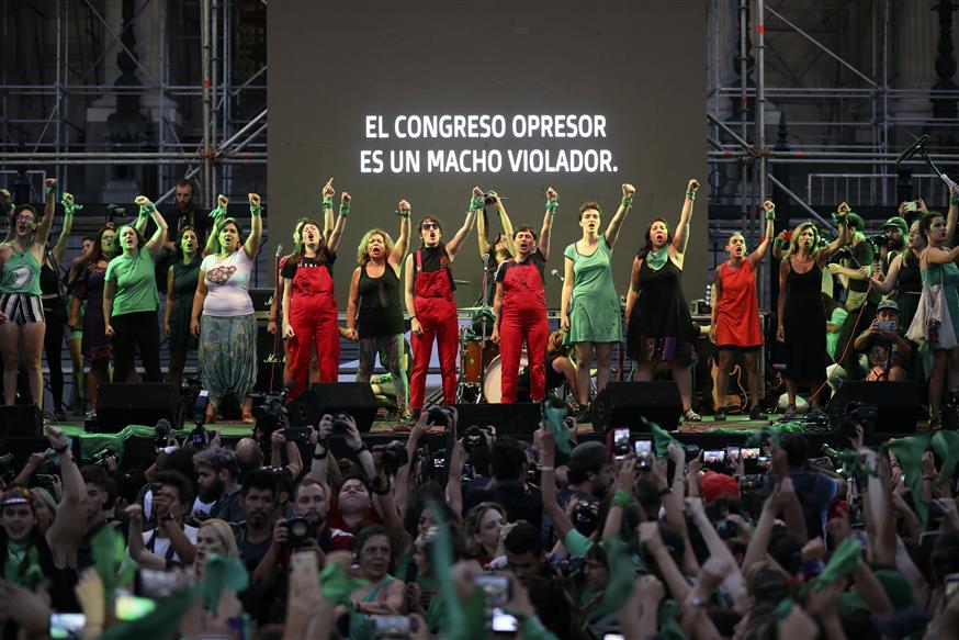 Διαδήλωση γυναικών στο Μπουένος Άιρες/(AP Photo/Natacha Pisarenko)
