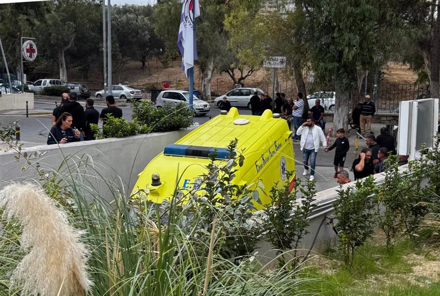 Ασθενοφόρο στα Βορίζια (INTIME NEWS)